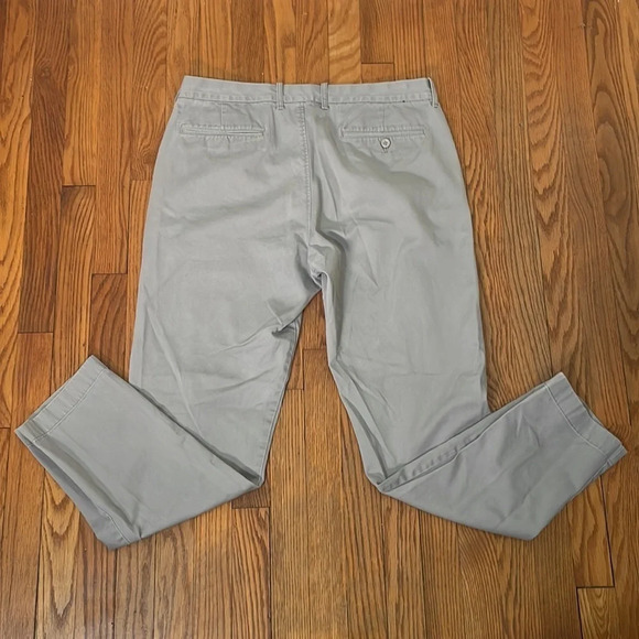 J. Crew Factory The Sutton Straight Fit Flat Front Chinos Men’s Size 35x32 - Picture 2 of 7